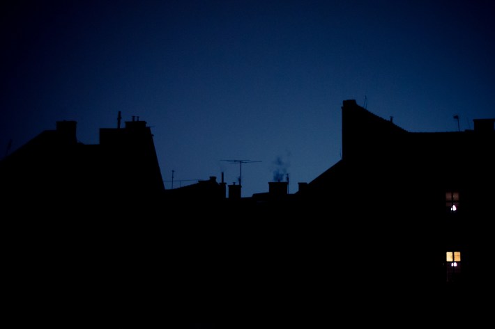silhouette_buildings_night_holdosi